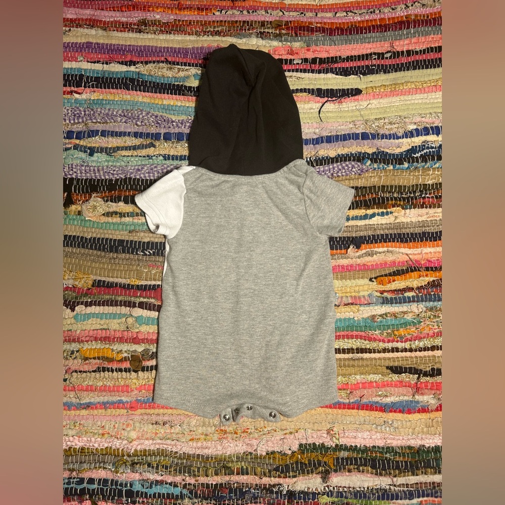 Calvin Klein 🩶 Gray and White Baby Romper 🌞 - Picture 2 of 3